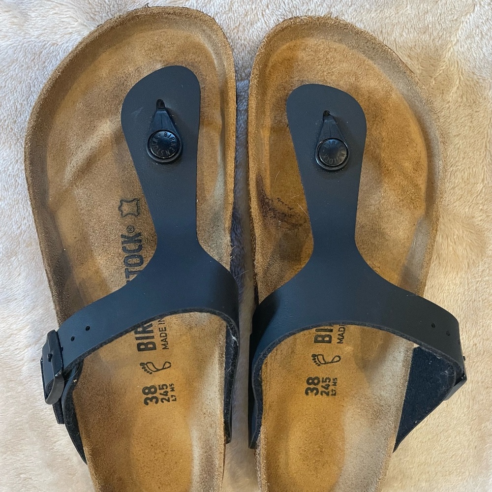 Birkenstock Gizeh in black. Size 38